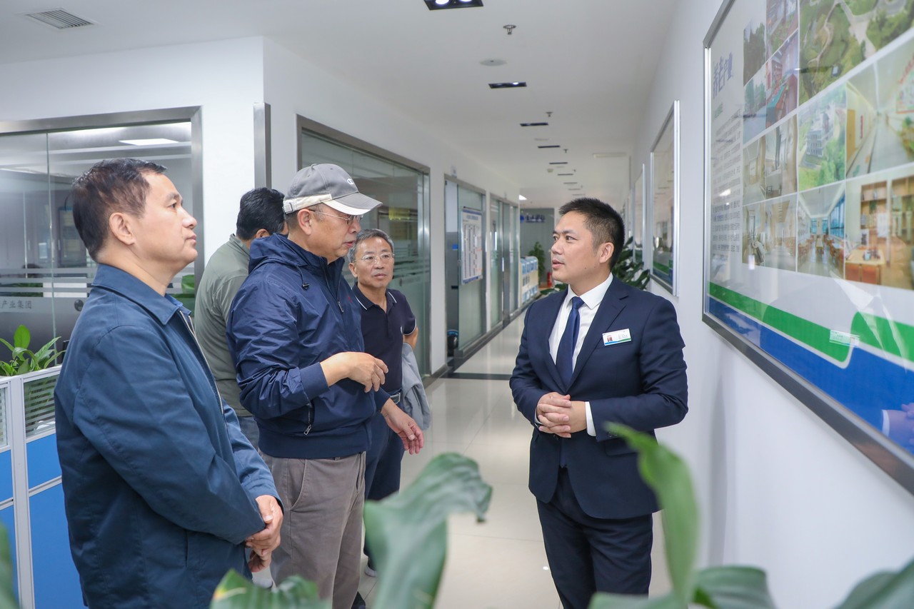 青岛市慈善总会、青岛市退役军人关爱基金会、青岛市退役军人服务中心领导一行莅临星瑞集团考察交流(图1)