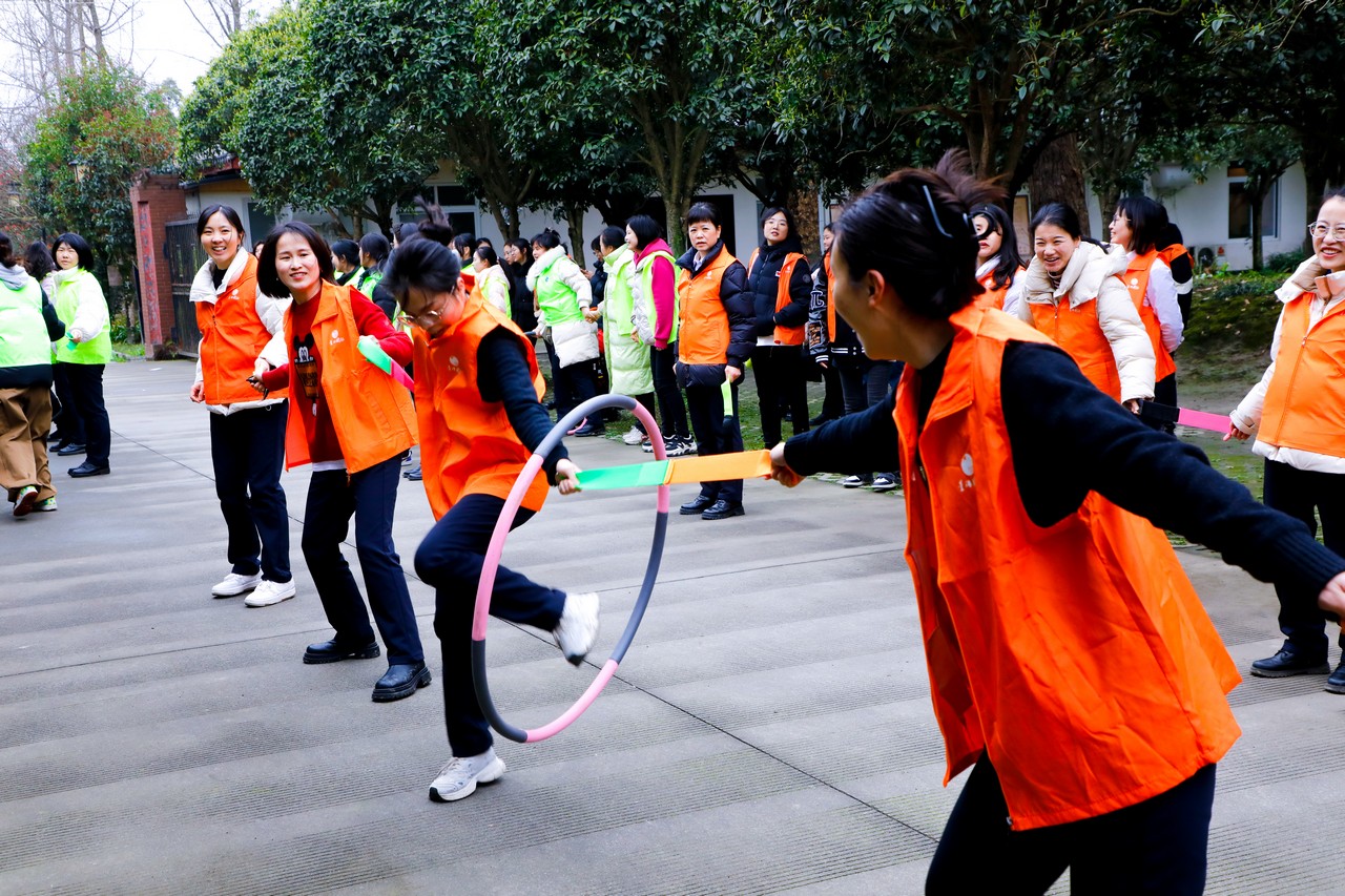 巾帼筑梦绽芳华 砥砺奋进建新功——星瑞集团举行2025年庆祝三八妇女节踏春活动(图13)