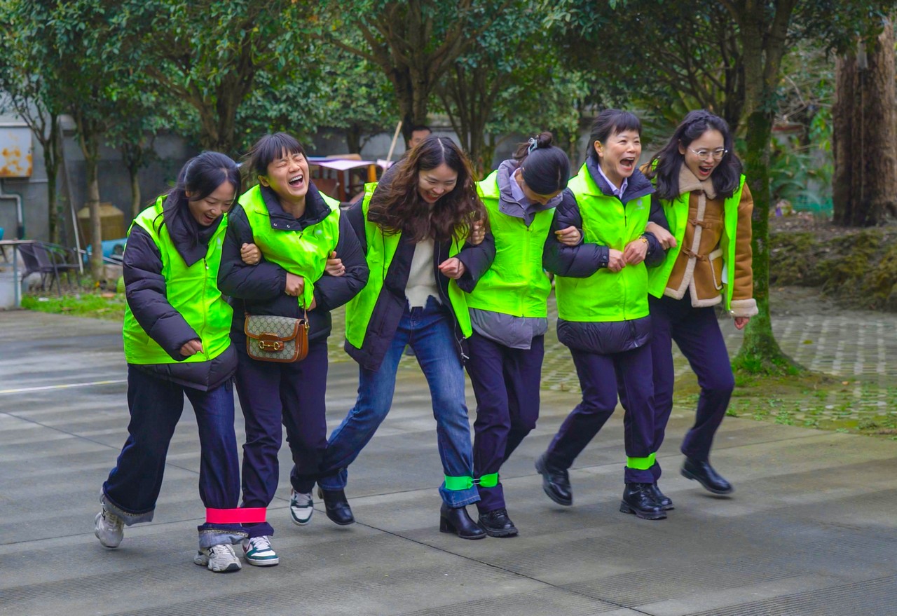 巾帼筑梦绽芳华 砥砺奋进建新功——星瑞集团举行2025年庆祝三八妇女节踏春活动(图11)