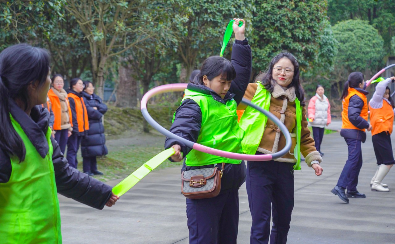 巾帼筑梦绽芳华 砥砺奋进建新功——星瑞集团举行2025年庆祝三八妇女节踏春活动(图13)