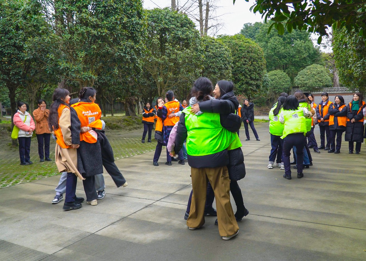 巾帼筑梦绽芳华 砥砺奋进建新功——星瑞集团举行2025年庆祝三八妇女节踏春活动(图16)