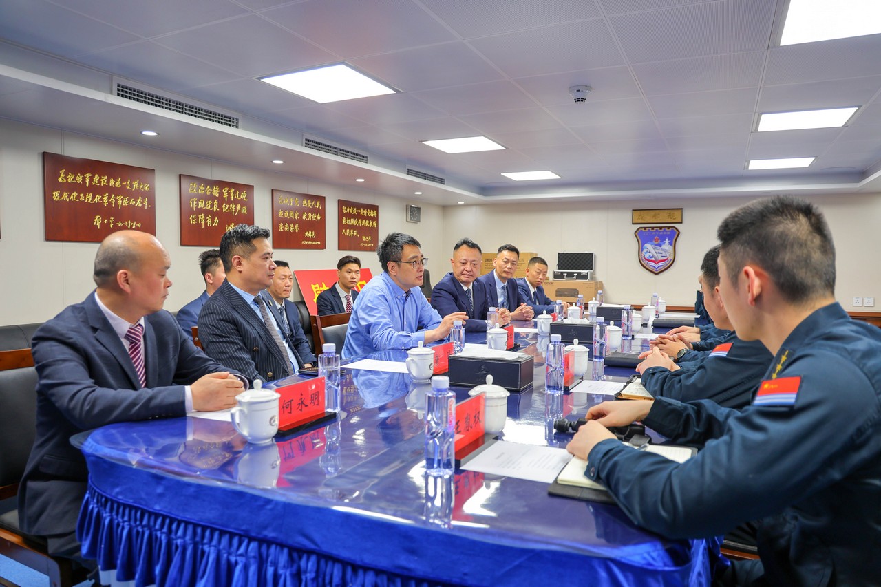 同舟共济 舰傲深蓝 ——银河8366cc随成都市双拥慰问团对成都舰进行慰问(图3)