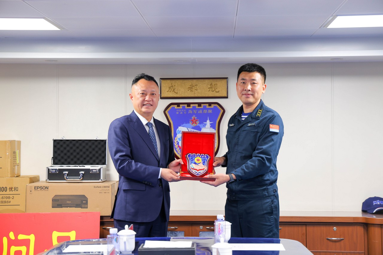 同舟共济 舰傲深蓝 ——银河8366cc随成都市双拥慰问团对成都舰进行慰问(图6)