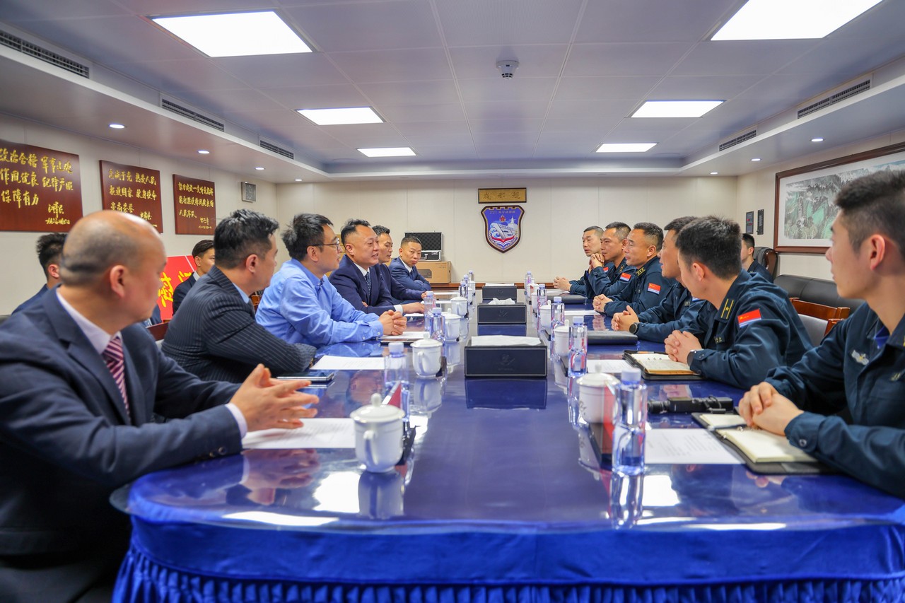 同舟共济 舰傲深蓝 ——银河8366cc随成都市双拥慰问团对成都舰进行慰问(图8)
