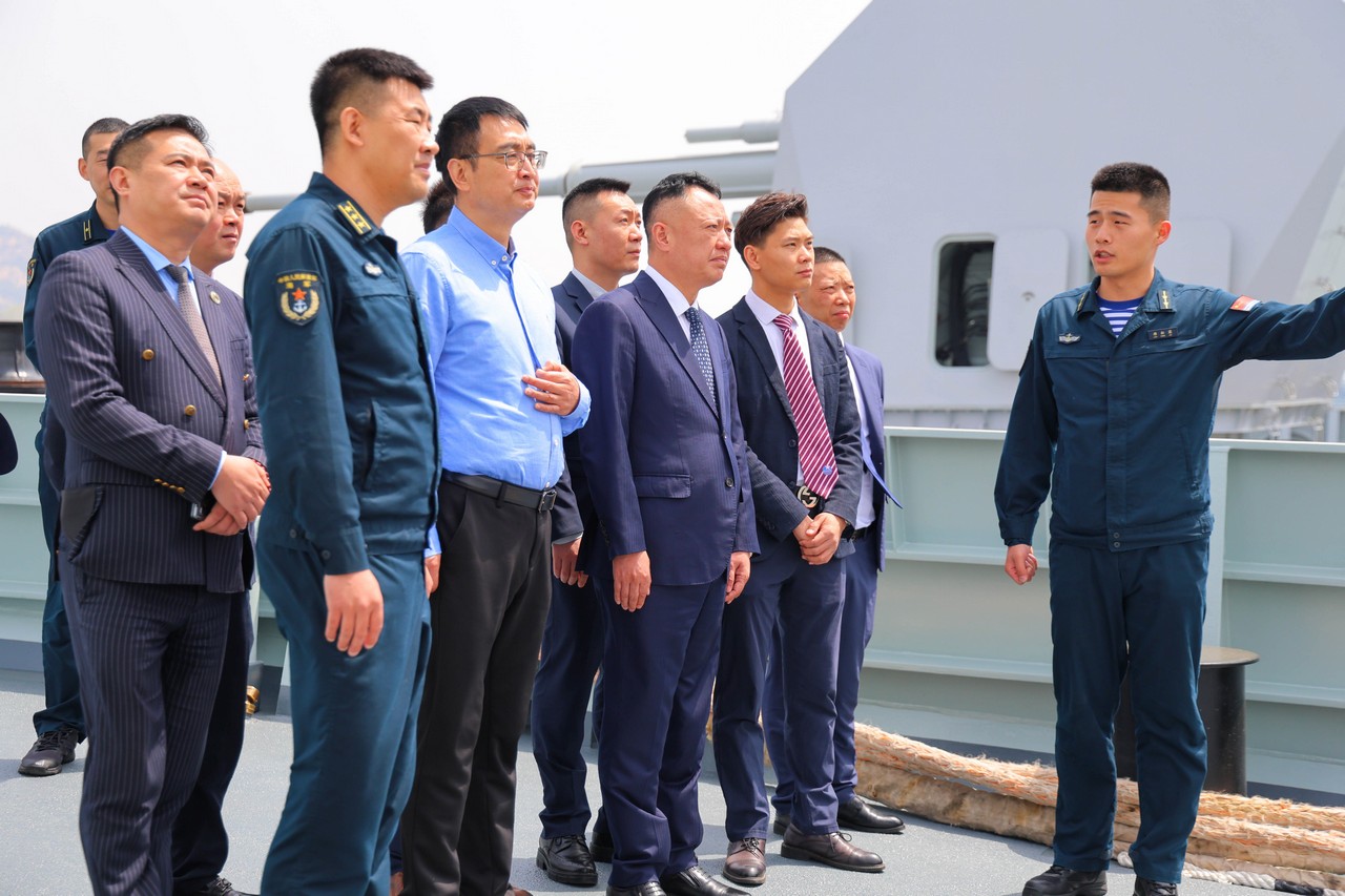 同舟共济 舰傲深蓝 ——银河8366cc随成都市双拥慰问团对成都舰进行慰问(图9)