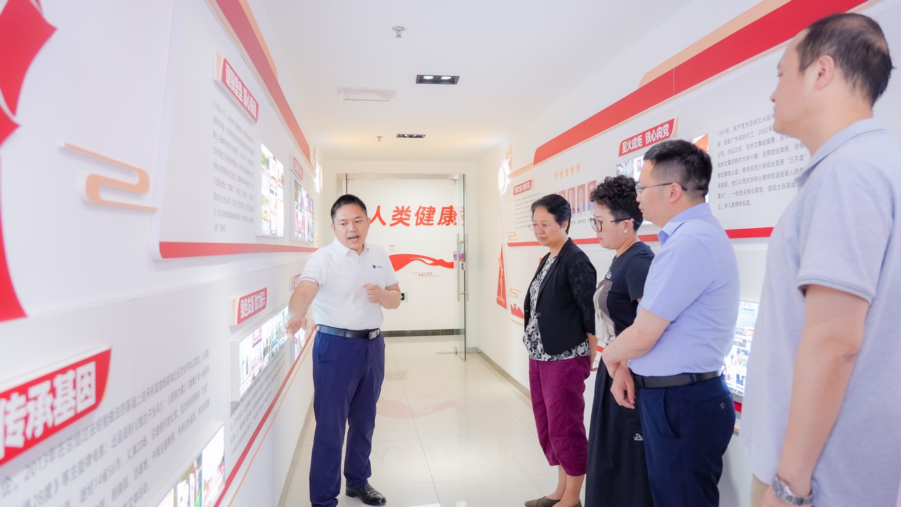 重庆市大渡口区跃进村街道党工委书记李瑜一行莅临银河8366cc考察交流(图8)