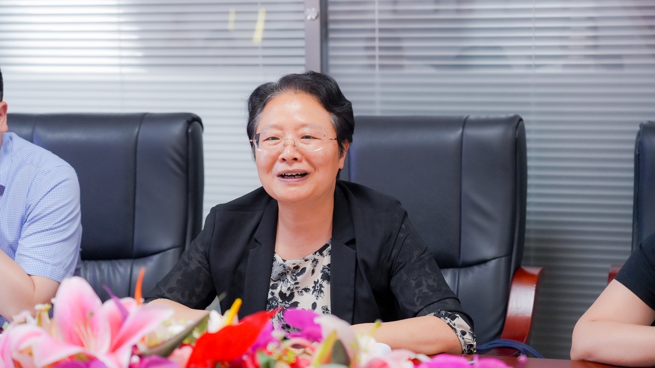 重庆市大渡口区跃进村街道党工委书记李瑜一行莅临银河8366cc考察交流(图4)