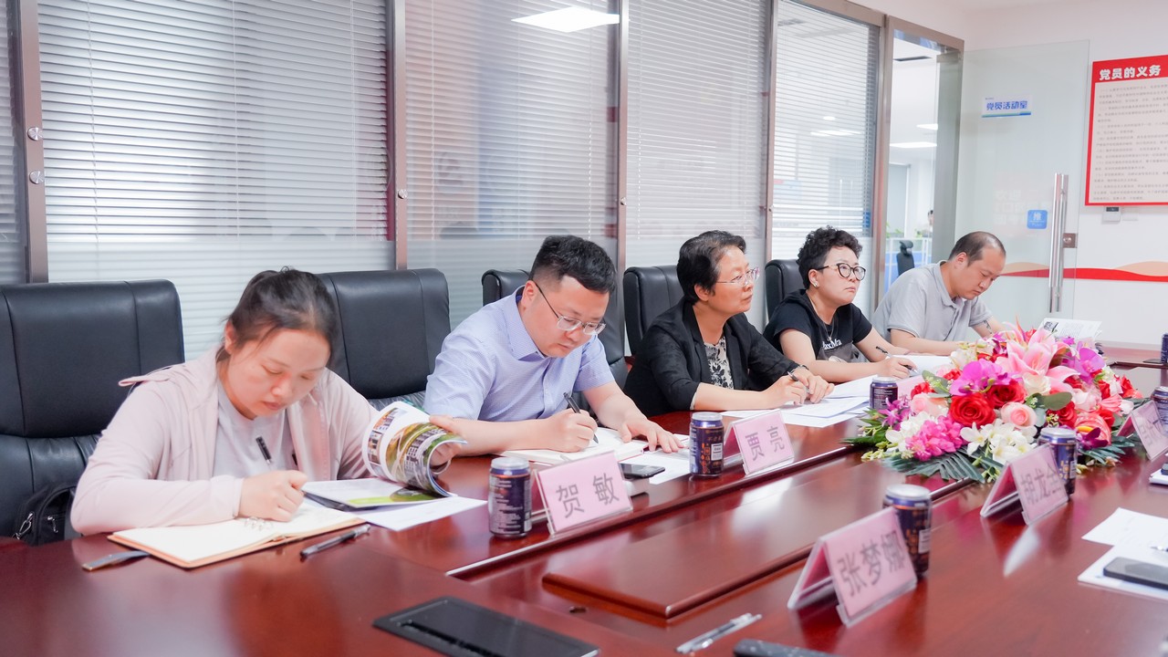 重庆市大渡口区跃进村街道党工委书记李瑜一行莅临银河8366cc考察交流(图2)