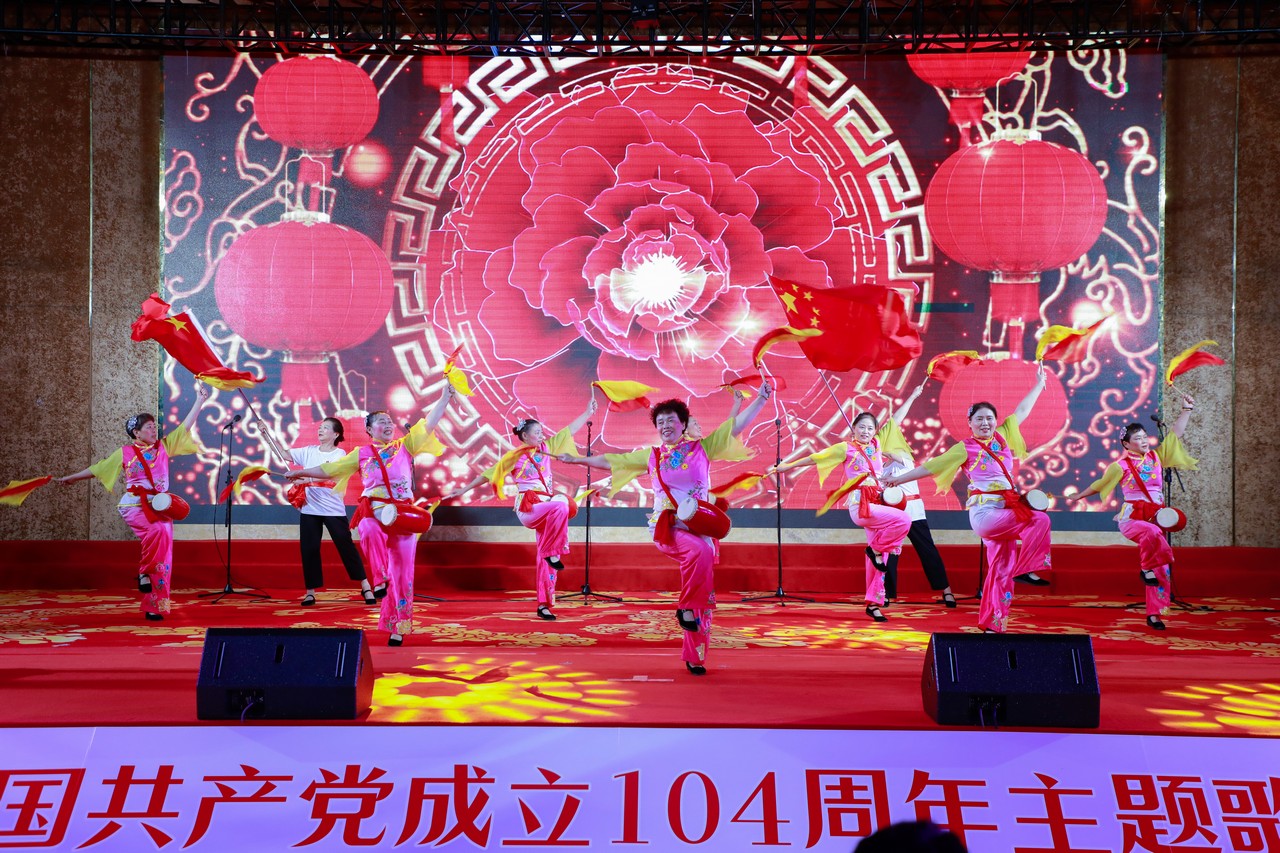 赤心永驻 声颂华章——银河8366cc庆祝中国共产党成立104周年主题歌咏比赛在蓉成功举行(图7)