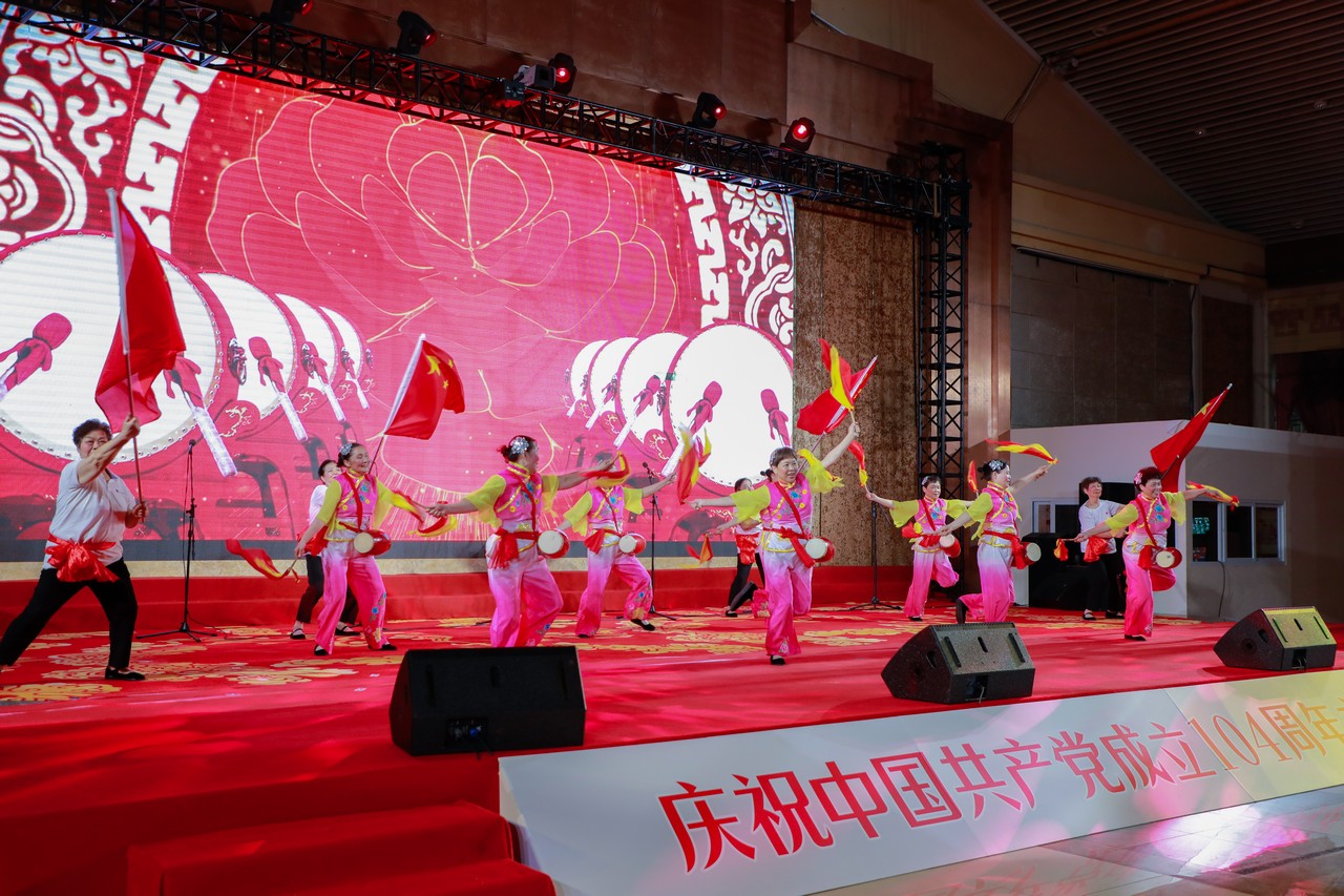 赤心永驻 声颂华章——银河8366cc庆祝中国共产党成立104周年主题歌咏比赛在蓉成功举行(图8)