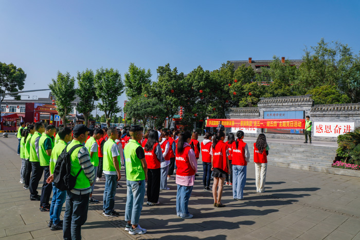 学战旗精神 促创新发展 ——星瑞集团党支部开展“庆五一、迎五四”走进战旗村活动(图4)