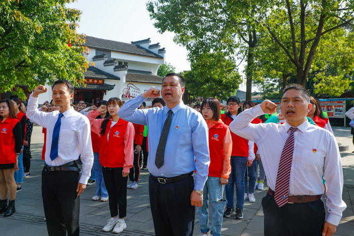 学战旗精神 促创新发展 ——星瑞集团党支部开展“庆五一、迎五四”走进战旗村活动(图5)