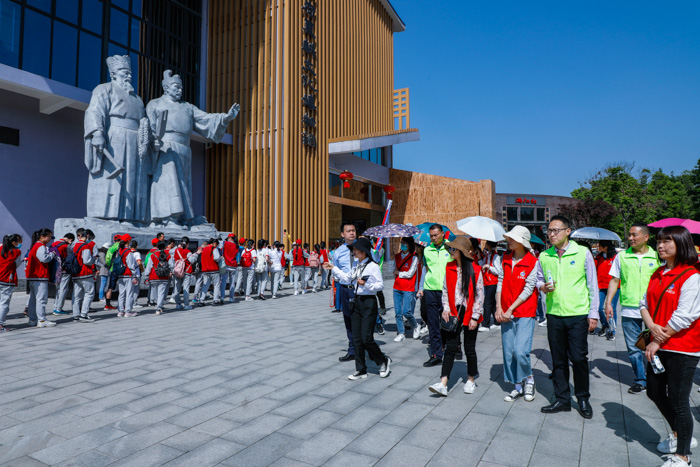 学战旗精神 促创新发展 ——星瑞集团党支部开展“庆五一、迎五四”走进战旗村活动(图20)